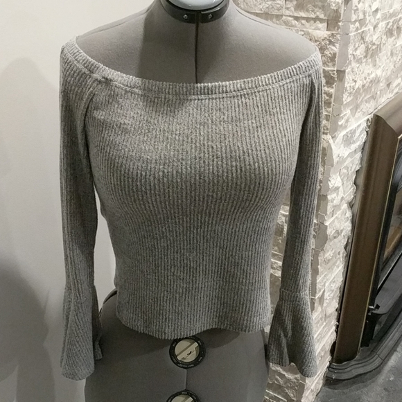 Off the shoulder long sleeve with flare fr wrist